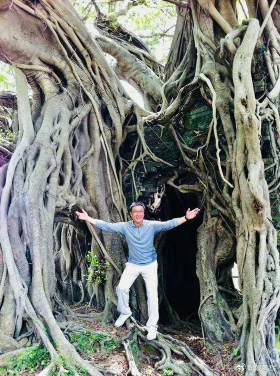 劉松仁今年10月曾被港星陳秀珠Po出健康模樣照片。翻攝陳秀珠微博