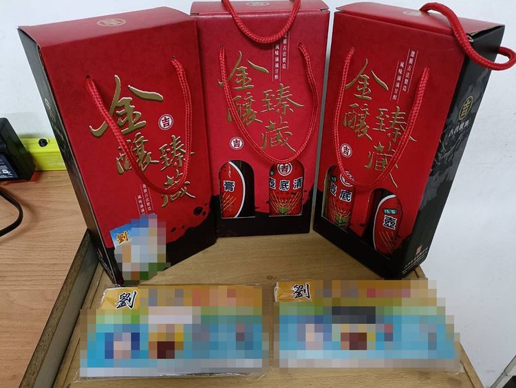 檢警查扣的醬油禮盒價值269元。翻攝畫面