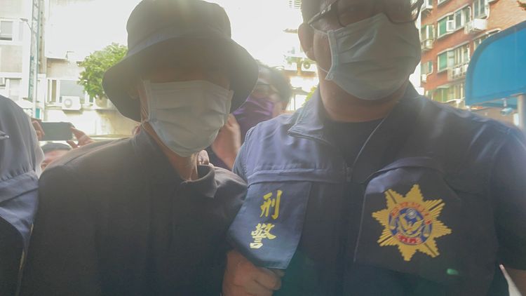 兇嫌梁男被警方逮捕帶回。陸運陞攝