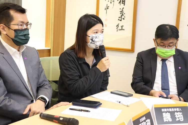 魏筠認為侯友宜宣稱的依法行政，已到泯滅人性程度，質疑侯內心仇視民主異議分子，找機會羞辱他們。台教會提供