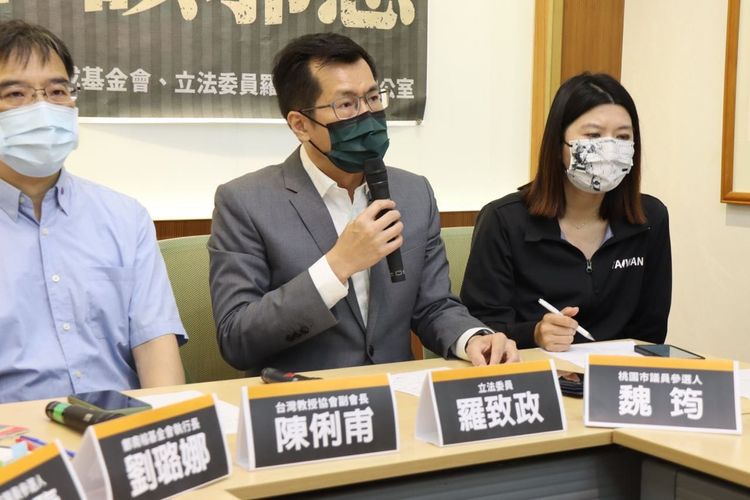 羅致政表示，侯友宜抱著錯誤及邪惡的心態，不懂得認錯，是台灣歷史的悲哀。台教會提供