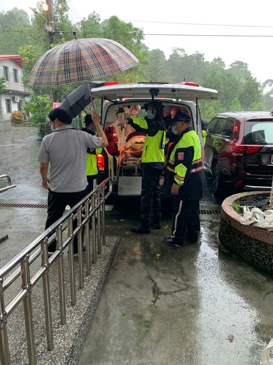 三星分局協助撤離。警方提供