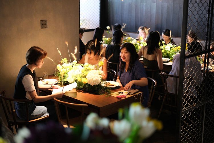 餐廳空間以丹麥女王最喜愛的玫瑰及丹麥國花瑪格麗特布置。陳志淵攝