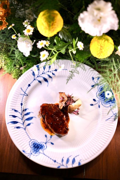 慢煮和牛臉頰/黑松露汁/鮑魚菇。陳志淵攝