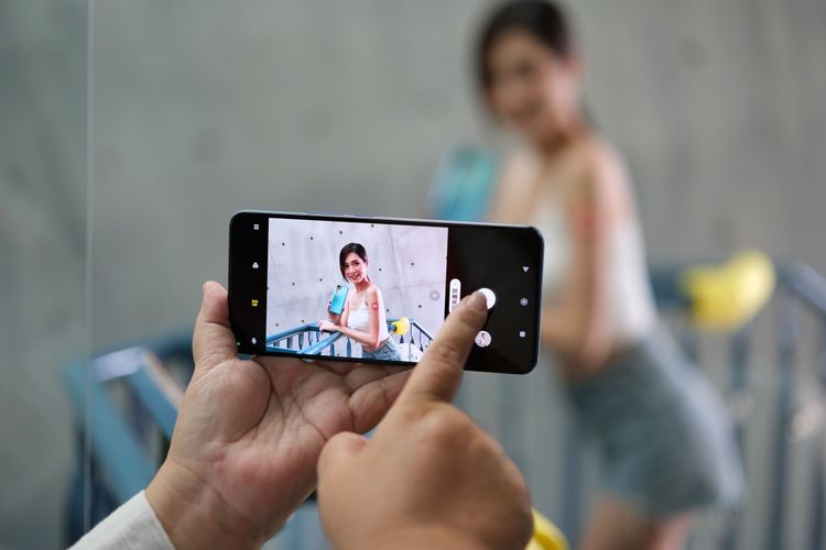 拍照時先選超高畫質模式再點選2億高清就能自動啟用ProCut智慧構圖。陳志淵攝