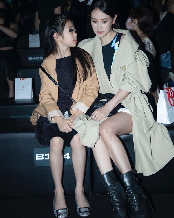 李晶晶（右）將台塑第4代小公主教導得十分優秀。翻攝jingjing6136 IG