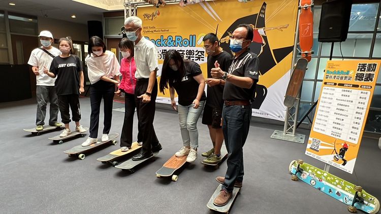 推廣滑板運動，雲林斗六本周末封街舉辦滑板競賽。魏嘉良攝