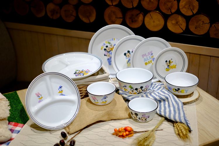 蝦皮購物10/14至10/21獨家限定「米奇好朋友全員到齊10件組」，原價7,130元，預購價3,998元，領券價3,198元，4.4折起。陳志淵攝