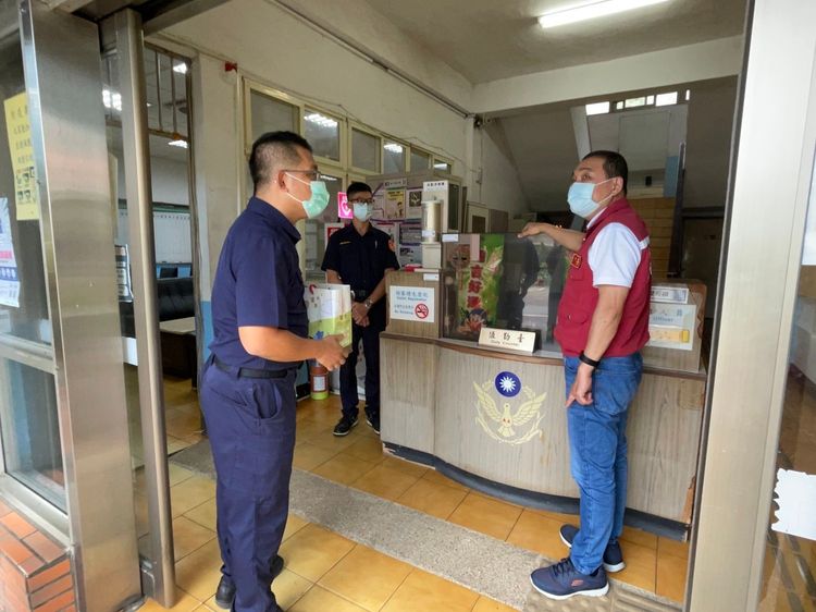 侯友宜前往貢寮慰問警察人員。警方提供