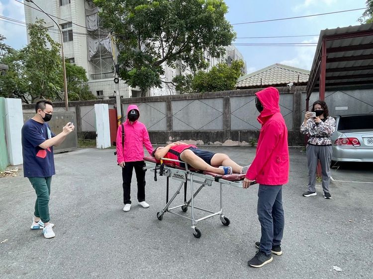 片尾結合魷魚遊戲令人會心一笑。市刑大提供