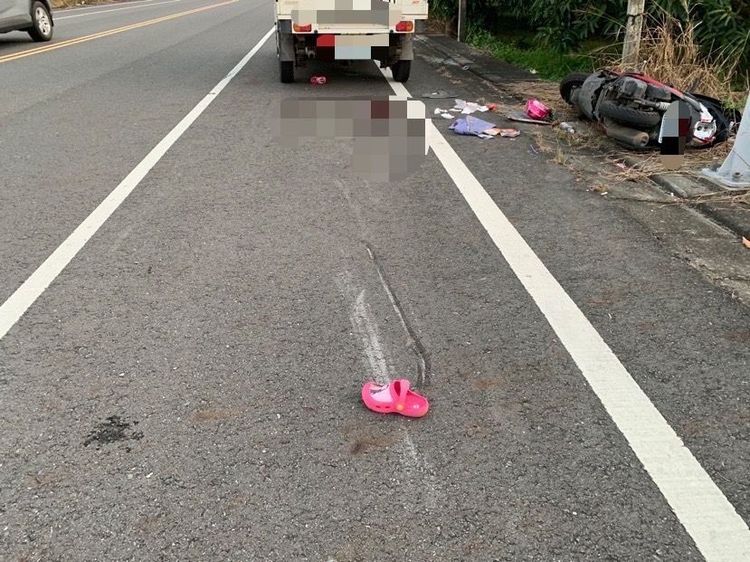 嘉義祖孫3人共騎機車，六旬婦人遭撞死，男騎士和6歲孫女則受傷住院觀察。讀者提供