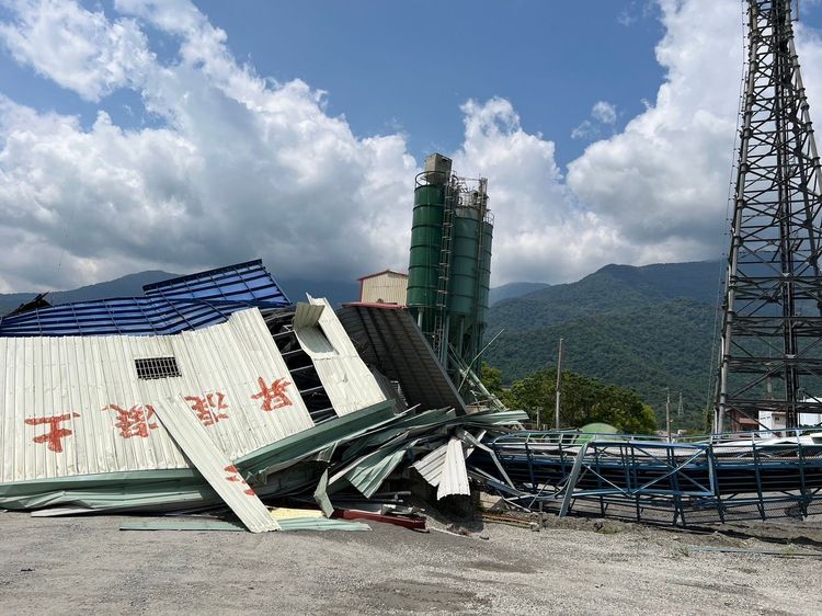 關山砂石場輸送帶倒塌。民眾提供