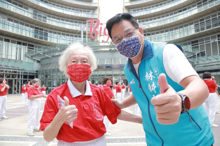 林耕仁今天（11日）參加元極舞慶生會。林耕仁團隊提供