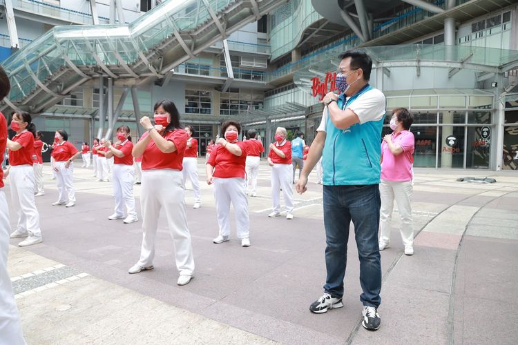 林耕仁今天（11日）參加元極舞慶生會，向各位學員道早安。林耕仁團隊提供