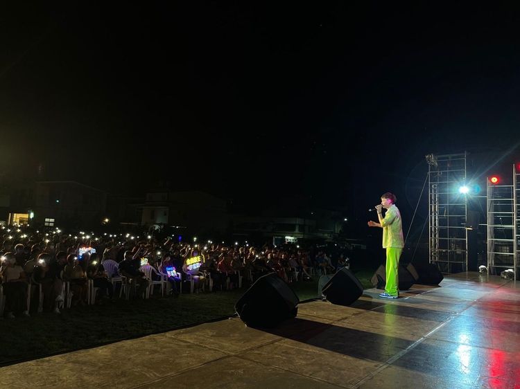 許富凱演出，台下擠滿觀眾。凱聲影藝提供