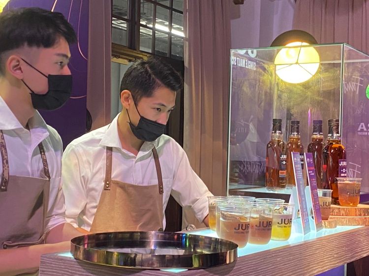 周三及周四有免費調酒可飲用。王雪玲攝