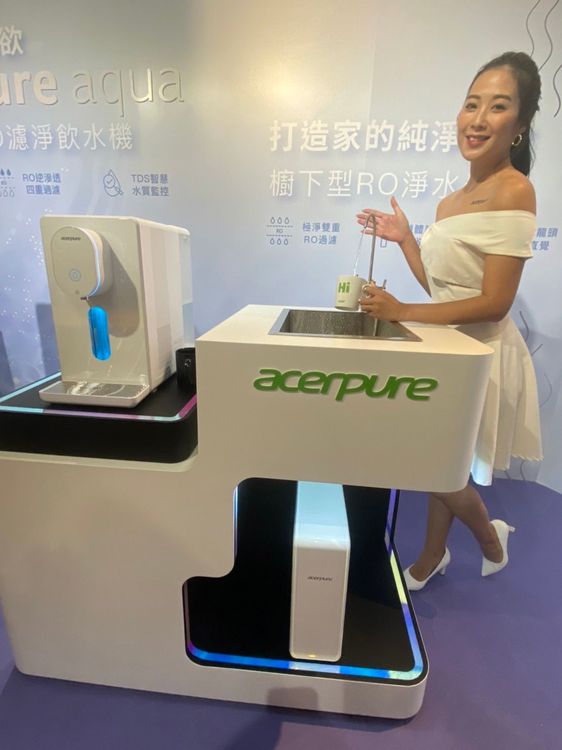 今年首度推出2款淨水產品，包含冰溫瞬熱RO濾淨飲水機、櫥下型RO淨水器。王雪玲攝