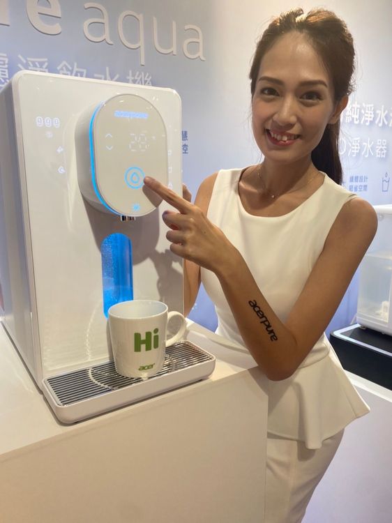 acerpure aqua冰溫瞬熱RO濾淨飲水機。王雪玲攝