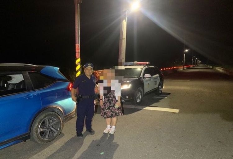 曾女感謝警方深夜救援。警方提供