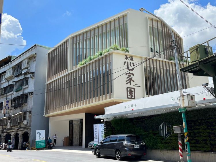 禾蓮心家園基地緊鄰學區、公園，有鬧中取靜優勢。楊明峰攝