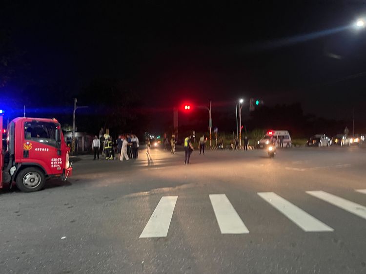 現場警消人車戒備不敢大意。古和純攝