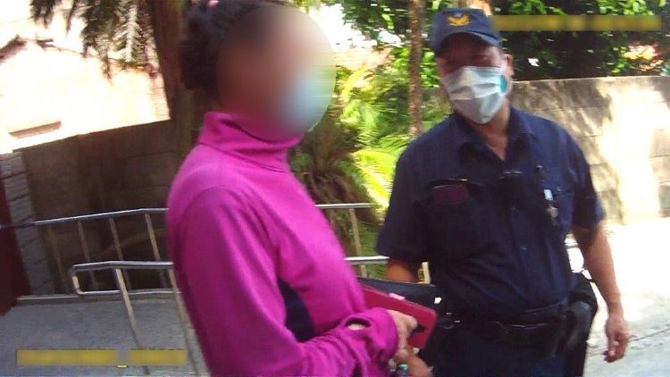 員警獲報趕抵郵局阻止張婦匯款。民眾提供