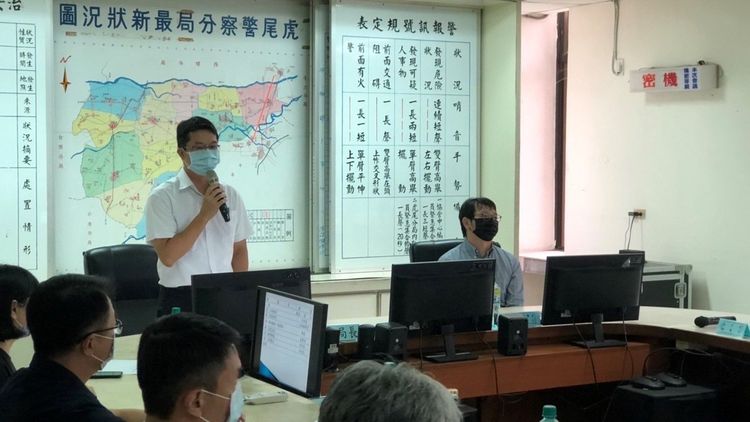 雲林地檢署主檢朱啟仁今率段可芳、黃薇潔及謝宏偉等3名檢察官至虎尾分局，召開查賄制暴及查處假訊息整備會議。檢方提供