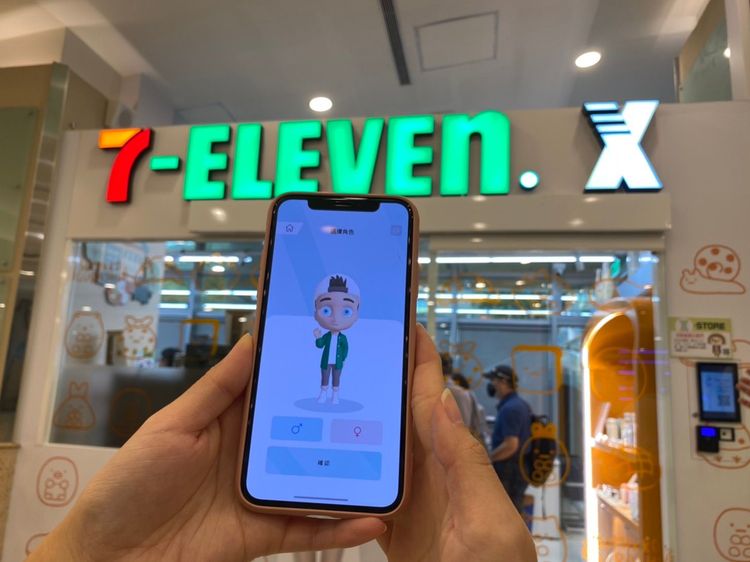 -STORE 6可創VR身分逛虛擬小7，點選商品就可導購「i預購」。陳怡文攝