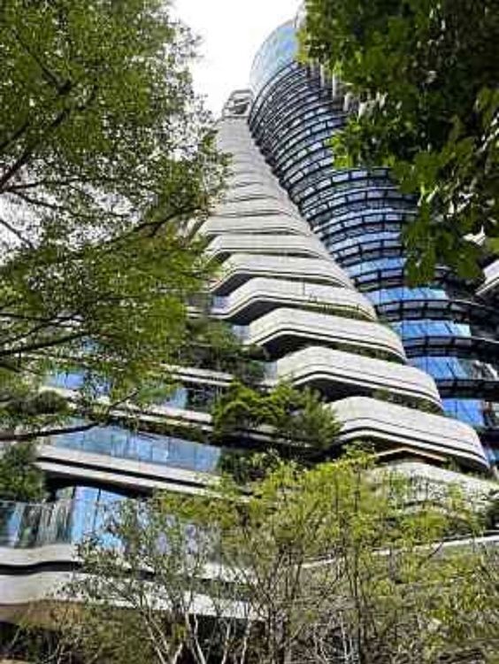 「陶朱隱園」自從2013年8月動工興建、2016年11月完成結構體，2018年Q3已取得使照及完成產權登記，近期開始邀請特定人士參觀、銷售。業者提供