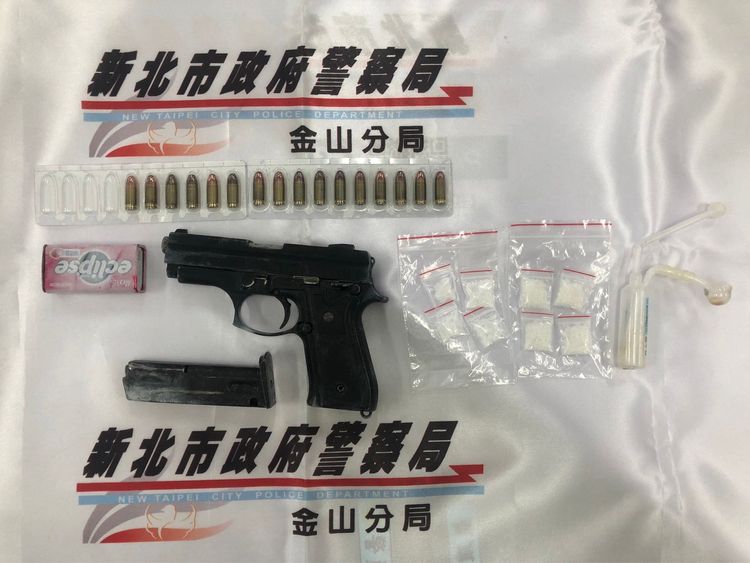 警方在蔣男住處查獲毒品、1把改造手槍與16發子彈。警方提供