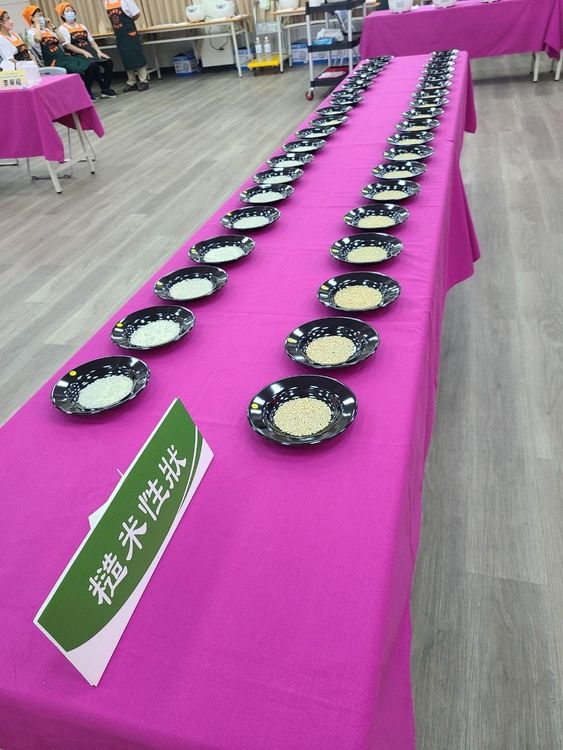 官能品評，是由評審現場試吃，針對各參賽樣品米飯外觀、氣味、口感、黏性、硬度進行綜析及給分。縣府提供