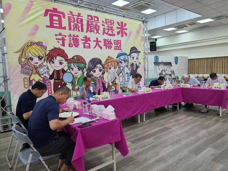 宜蘭嚴選米今年找來7位稻米界專家於今天進行「官能品評」，其中2位評審還取得日本「米‧食味鑑定士」資格。縣府提供
