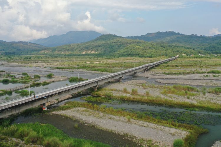 寶華橋除了防洪排水功能外，未來將做景觀橋使用。古和純攝