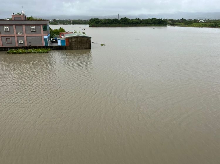 林姓村民從住處往外拍，全是一片水鄉澤國。林姓村民提供