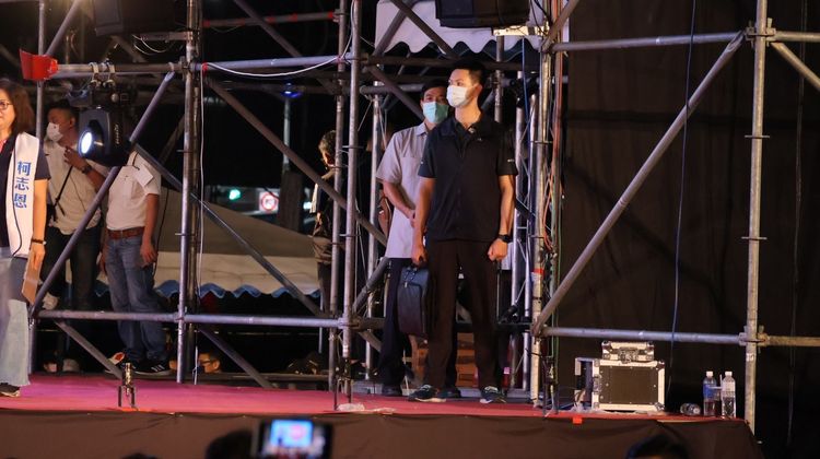 馬英九隨扈隨身帶有防彈包進行維安工作。侯昌騰攝