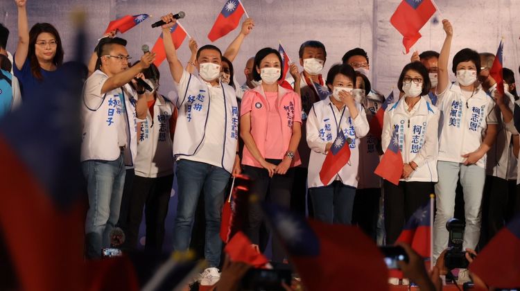新北市長侯友宜、台中市長盧秀燕南下高雄力挺柯志恩。侯昌騰攝