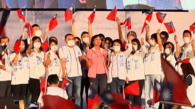 柯志恩說，如果高雄市做那麼好，為何年輕人會一直流失、北漂？表示高雄還有很多問題要解決。侯昌騰攝