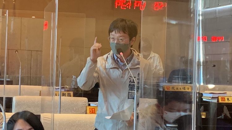 民進黨台中市議員江肇國要盧秀燕乾脆回立院當立委修完法再回來當市長！曾雪蒨攝