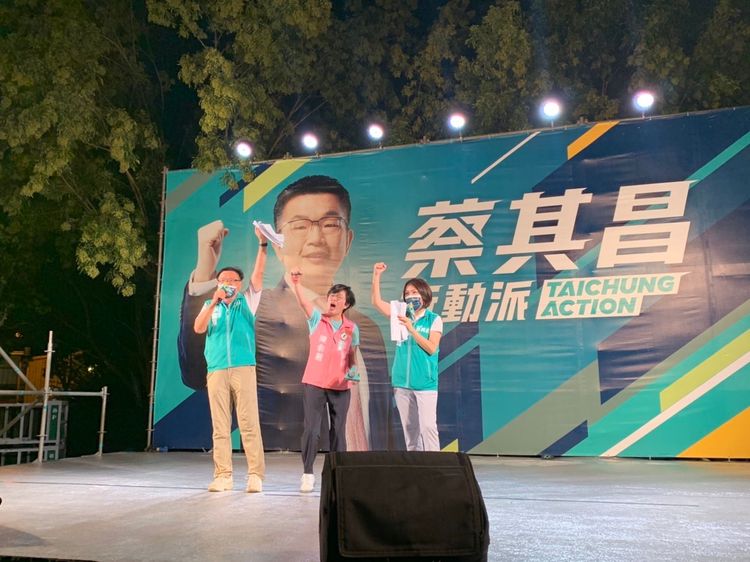 北區市議員參選人陳俞融以新人身分登台爭取選民支持。曾雪蒨攝