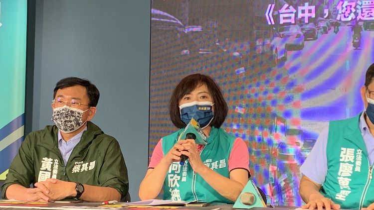 蔡其昌競選總幹事何欣純要國民黨別再稱「最強母雞」盧秀燕是「七女力市長領頭羊」，因為施政力是七女力最低越講越漏氣。曾雪蒨攝