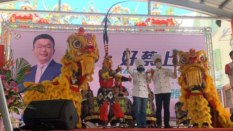 民進黨市長候選人蔡其昌與北屯區市議員候選人蔡雅玲聯合競選總部今天成立。曾雪蒨攝