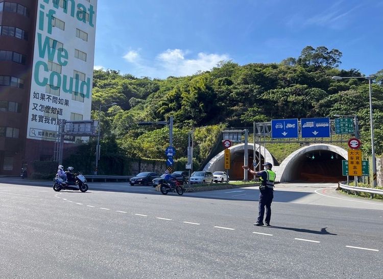 國慶連假期間蘇花路廊多個時段禁行21噸以上大貨車，用路人應留意。警方提供