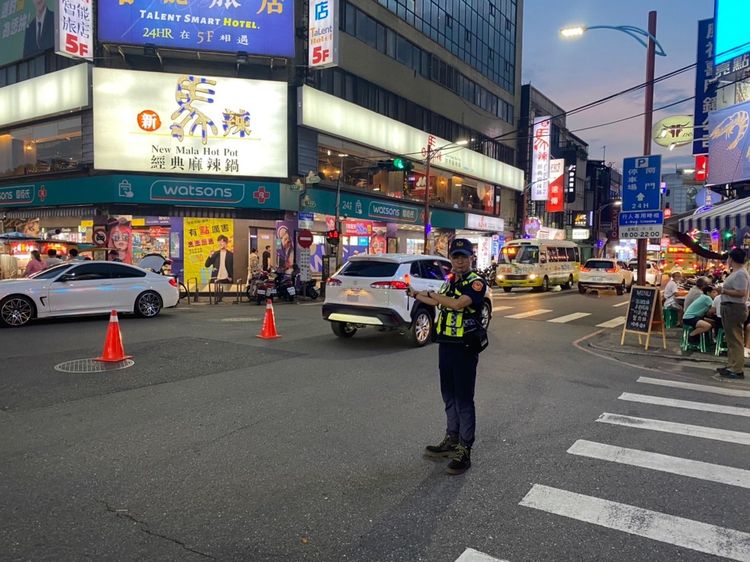 國慶連假將湧入大批出遊車潮，警動員維持交通。警方提供