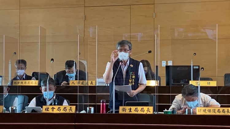 台中市衛生局長曾梓展坦言台中市近三年自殺數雖有逐年升高，但自殺數在輔導諮商下有逐年下降趨勢。曾雪蒨攝