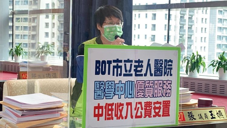 台中市議員張玉嬿關切市立老人復健醫院進度，替中低收入戶爭取公費病床。曾雪蒨攝