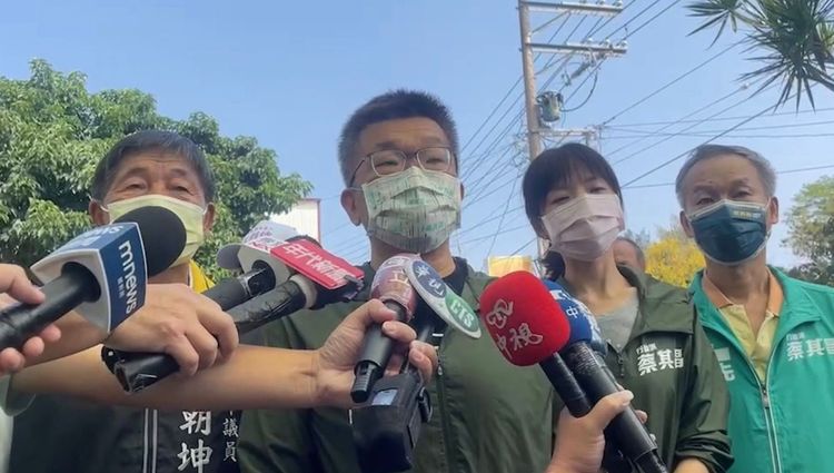 蔡其昌參加無黨籍市議員王朝坤競總成立大會，強調自己不分黨派支持跟自己從政理念相同的政治人物。蔡其昌競總提供