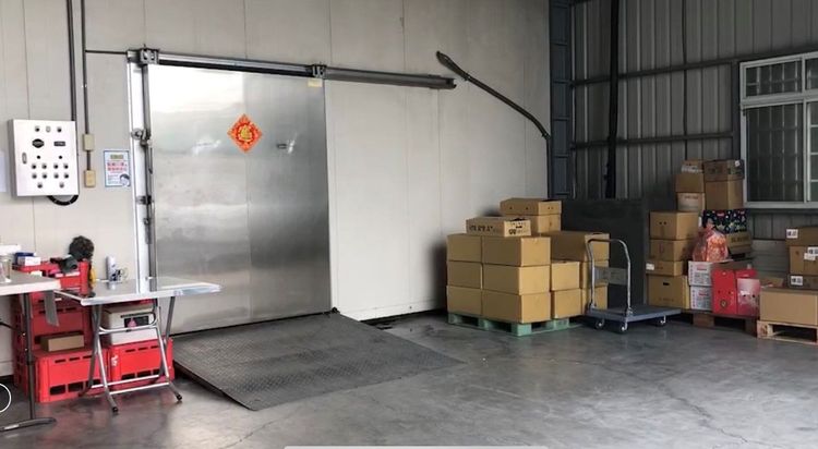 立嵩食品今天正常開門營業。民眾提供