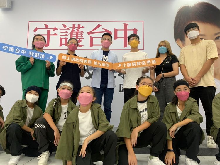 江啟臣今天在盧秀燕競選總部主持「小額捐款千元送五罩」記者會。曾雪蒨攝