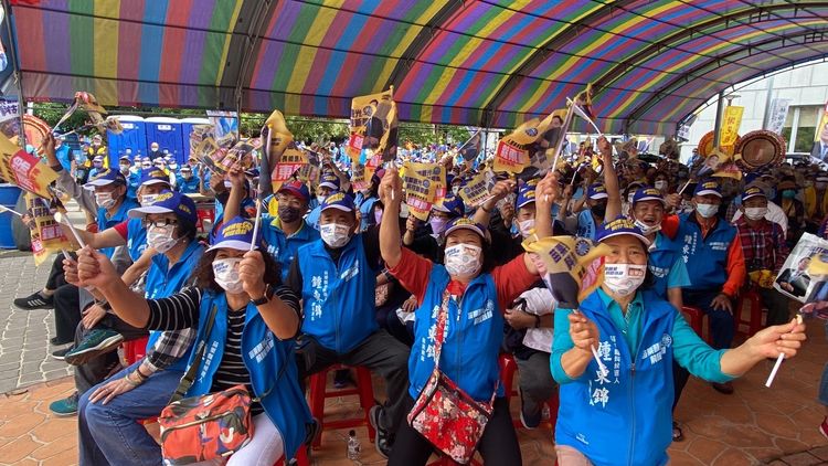 鍾東錦大湖和泰安聯合競選總部今天成立，造勢會場擠滿支持民眾。鍾東錦競總提供