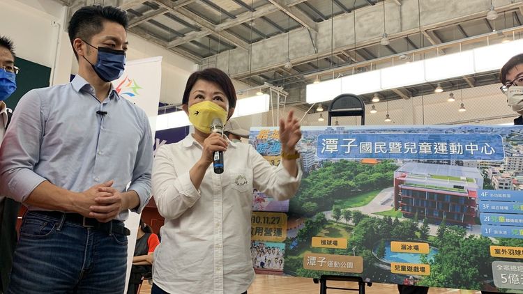 國民黨台北市長參選人、現任立委蔣萬安到台中潭子國民暨兒童運動中心取經，強調盧秀燕是他未來施政學習的對象。曾雪蒨攝